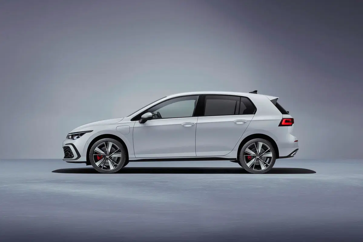 Volkswagen Golf GTE 2020: la GTI è anche ibrida plug-in (13)