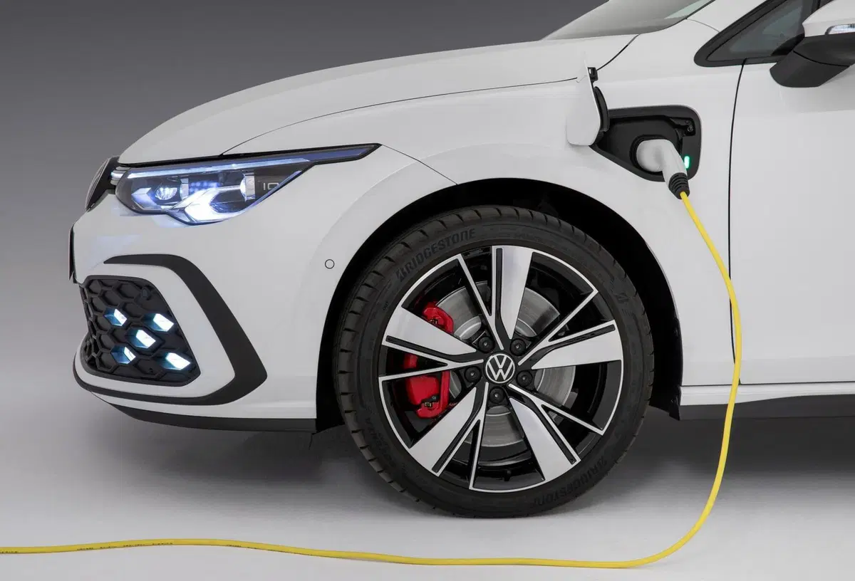 Volkswagen Golf GTE 2020: la GTI è anche ibrida plug-in (4)