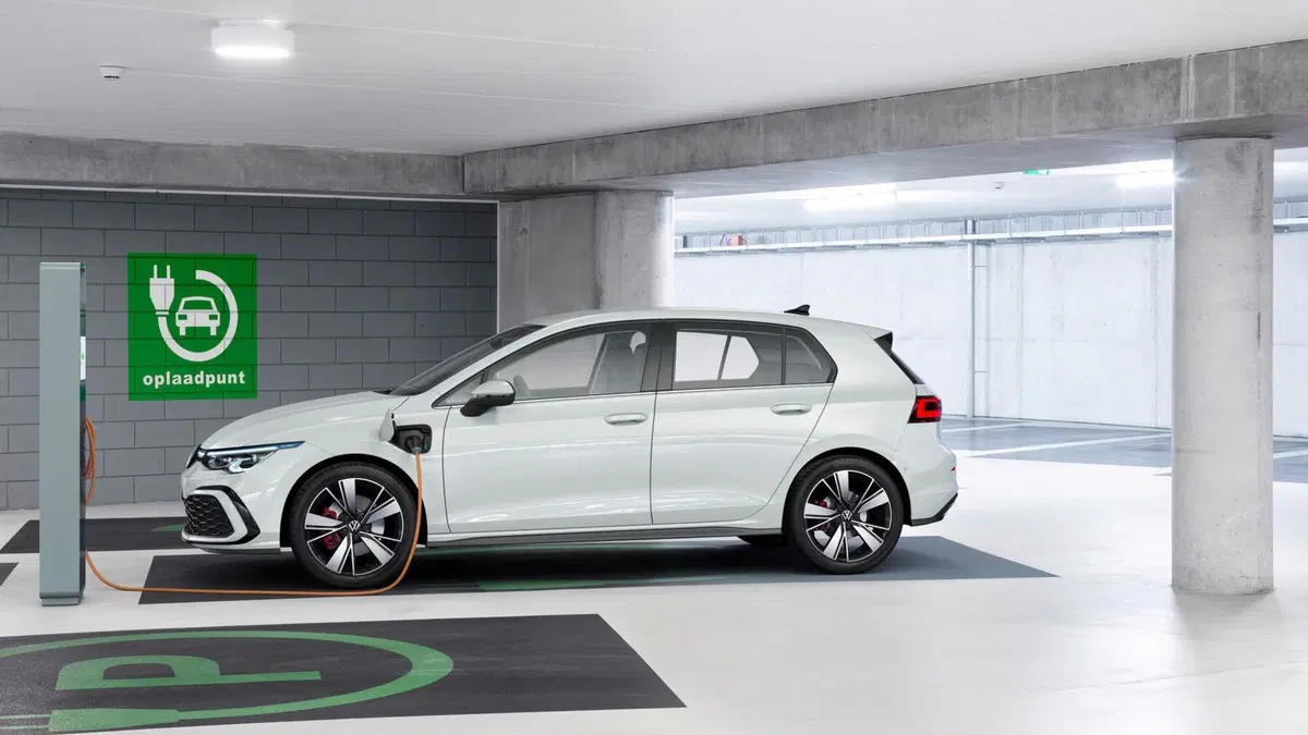 Volkswagen Golf GTE 2020: la GTI è anche ibrida plug-in (10)