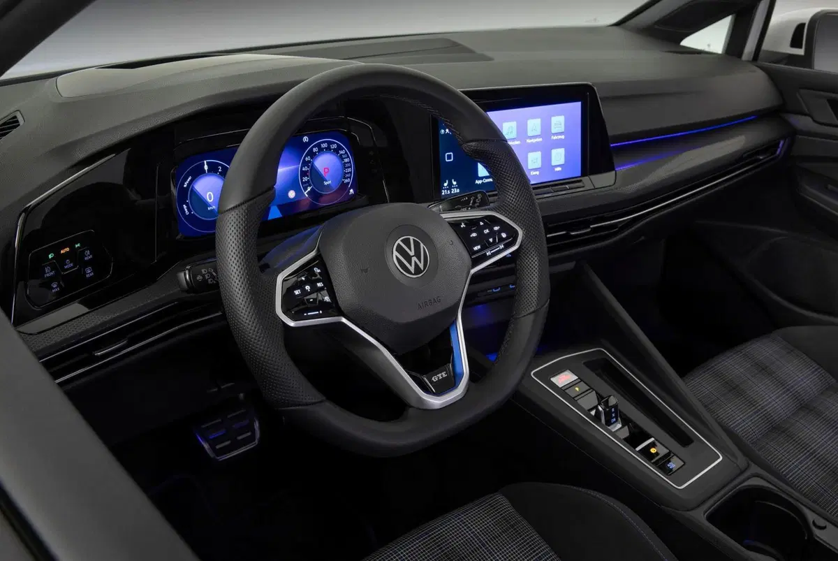 Volkswagen Golf GTE 2020: la GTI è anche ibrida plug-in (16)
