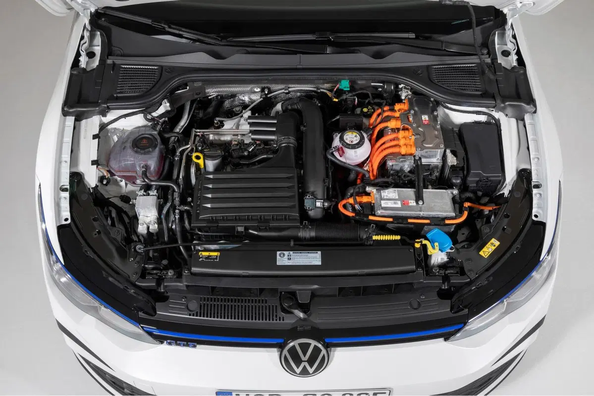 Volkswagen Golf GTE 2020: la GTI è anche ibrida plug-in (3)