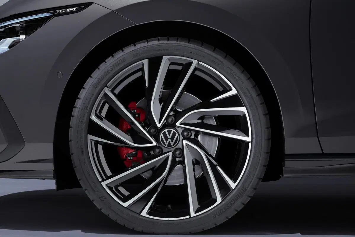 Volkswagen Golf GTD 2020: diesel da 200 CV al Salone di Ginevra 2020 (12)