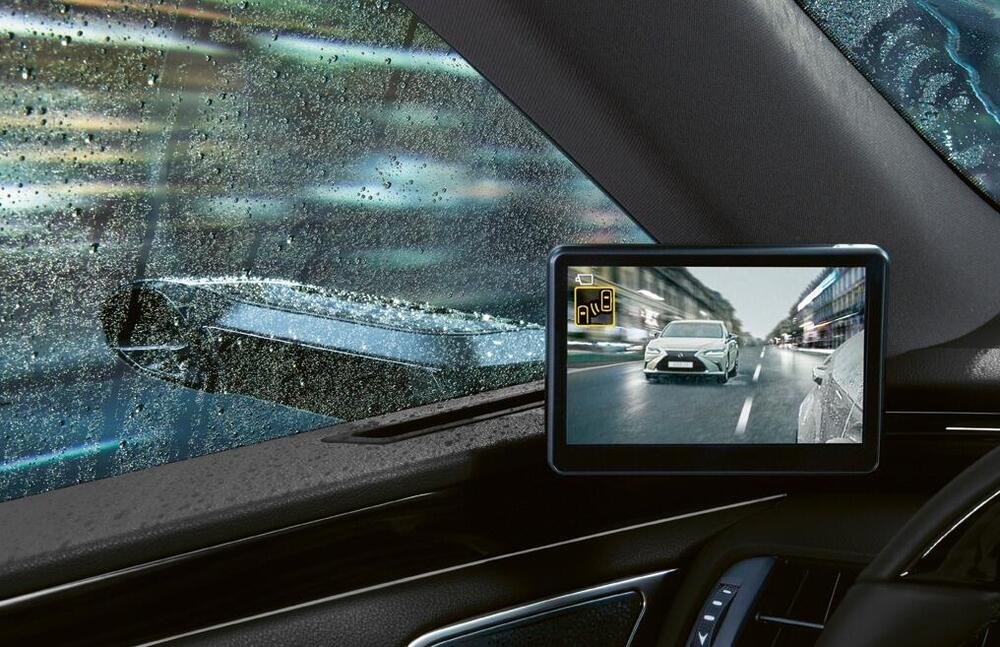 La tecnologia degli specchietti virtuali by Lexus