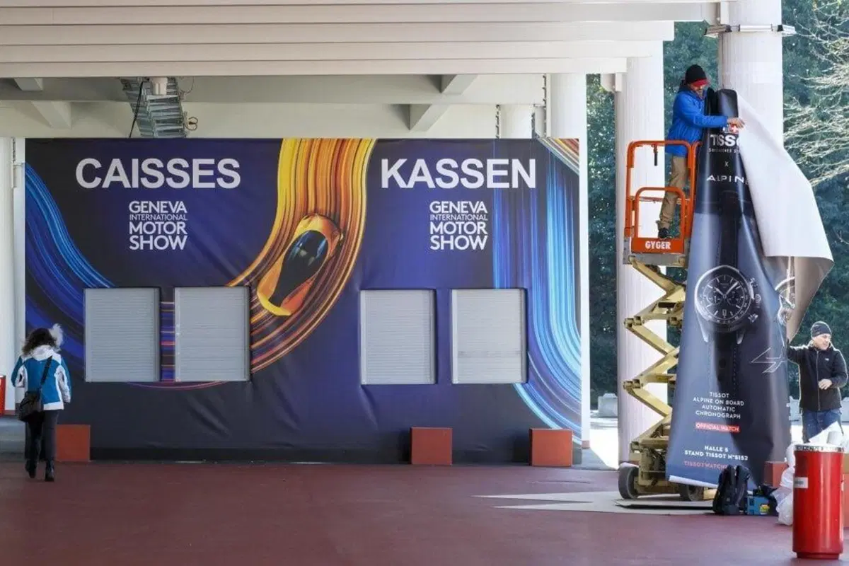 Salone di Ginevra 2020 cancellato: le foto degli stand in allestimento (8)