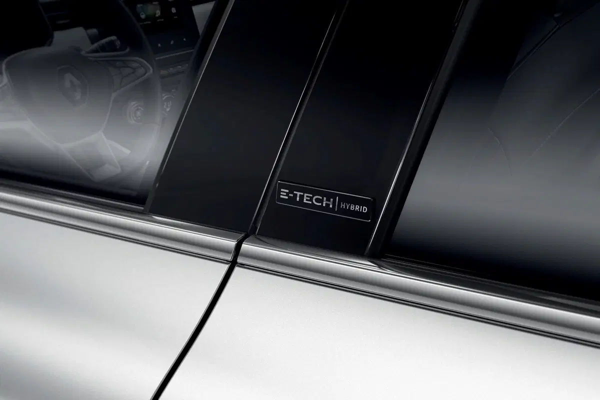 Renault Clio E-Tech Hybrid: la compatta francese diventa ibrida (15)