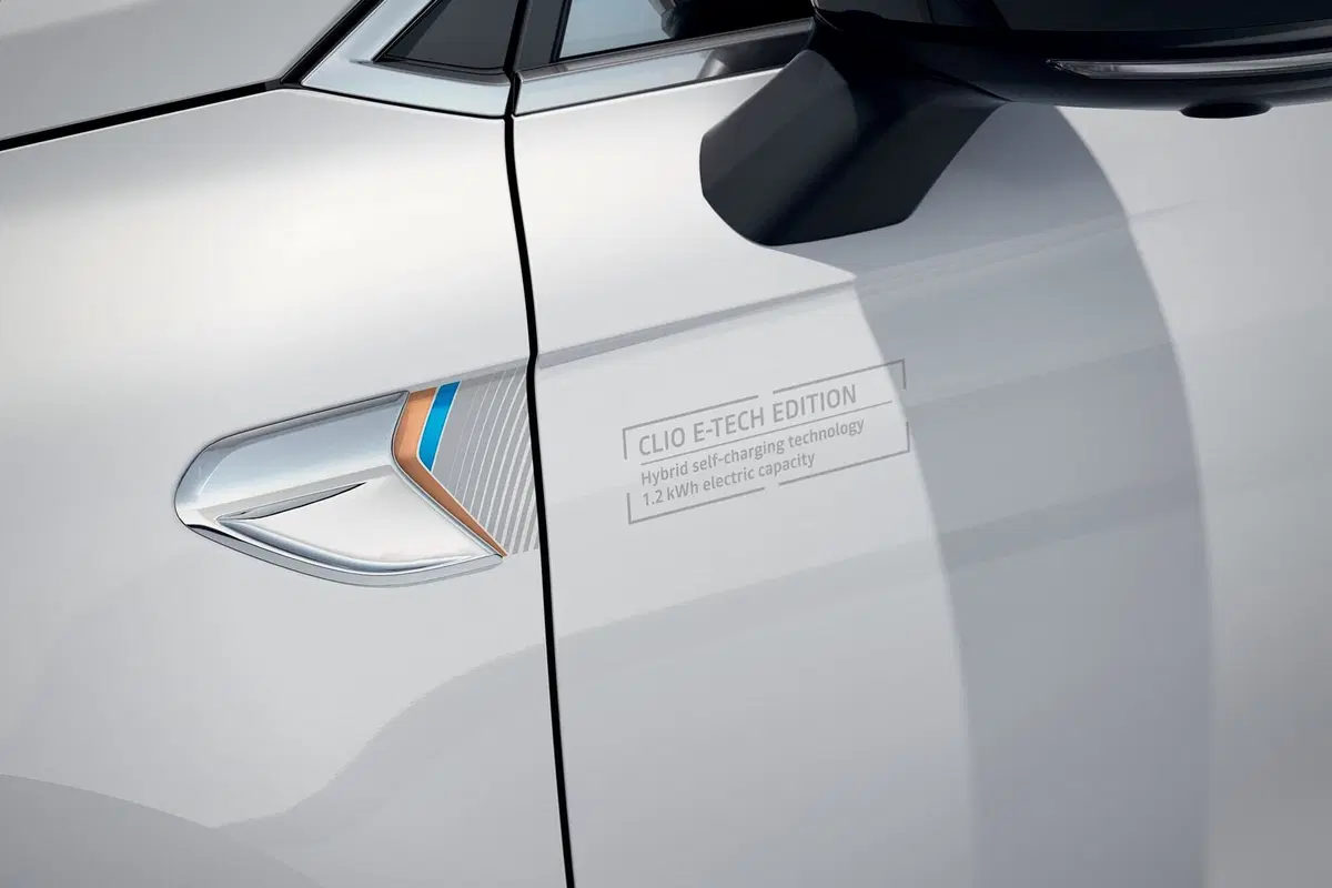 Renault Clio E-Tech Hybrid: la compatta francese diventa ibrida (12)