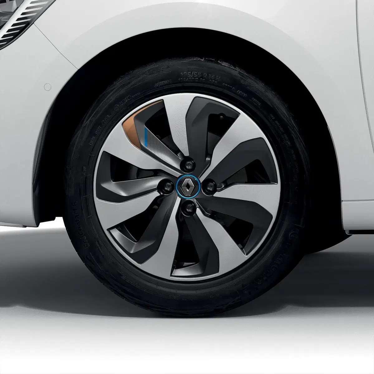Renault Clio E-Tech Hybrid: la compatta francese diventa ibrida (16)
