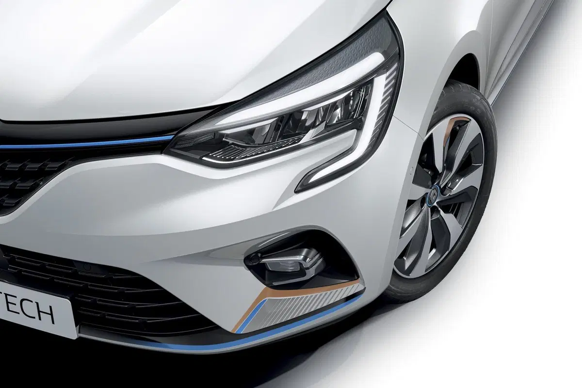 Renault Clio E-Tech Hybrid: la compatta francese diventa ibrida (7)