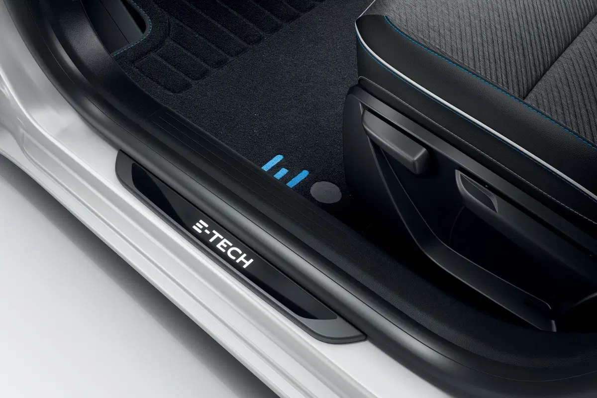 Renault Clio E-Tech Hybrid: la compatta francese diventa ibrida (21)