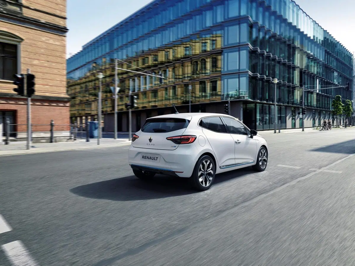 Renault Clio E-Tech Hybrid: la compatta francese diventa ibrida (2)