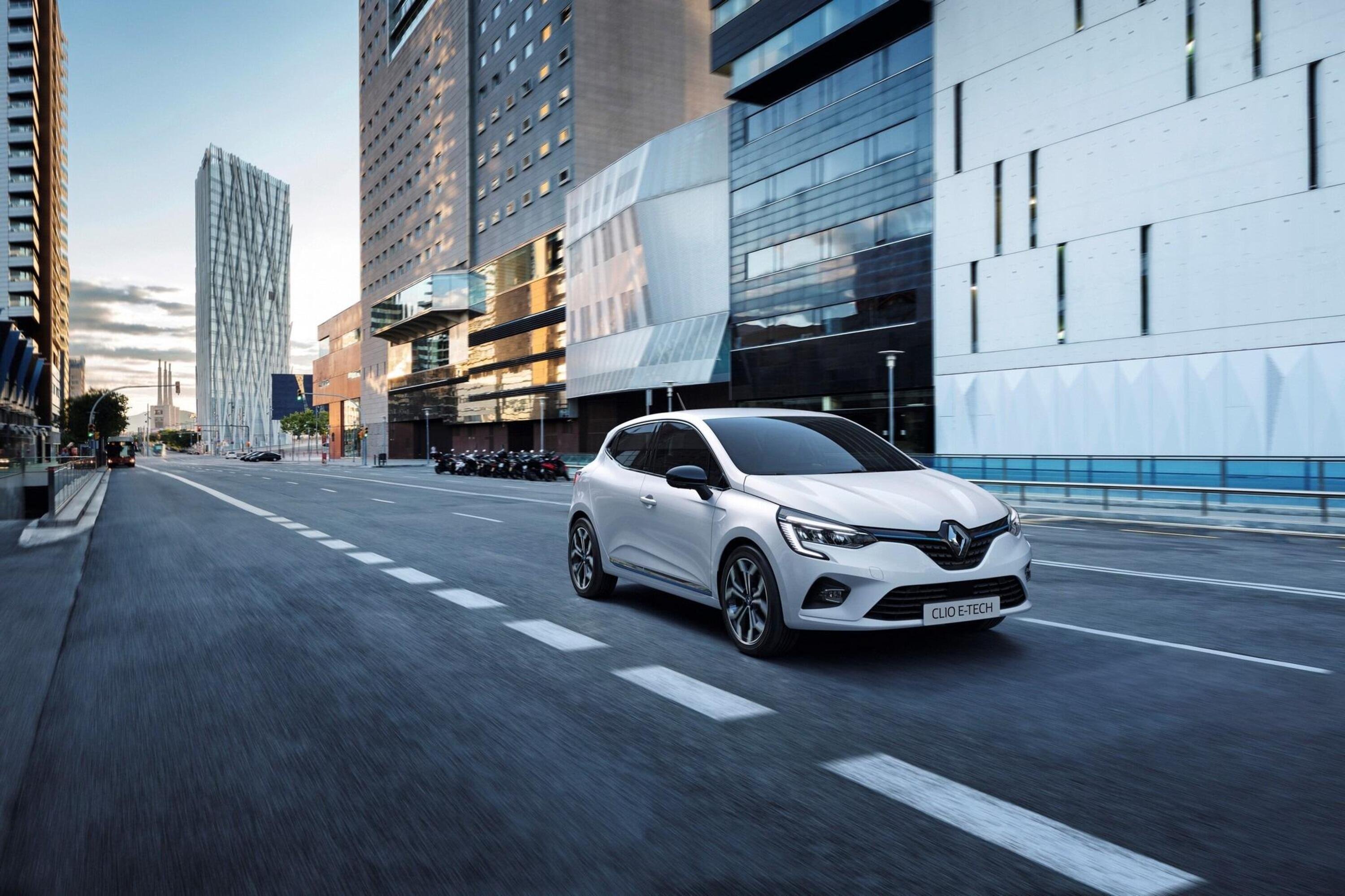 Renault Clio E-Tech Hybrid: la compatta francese diventa ibrida