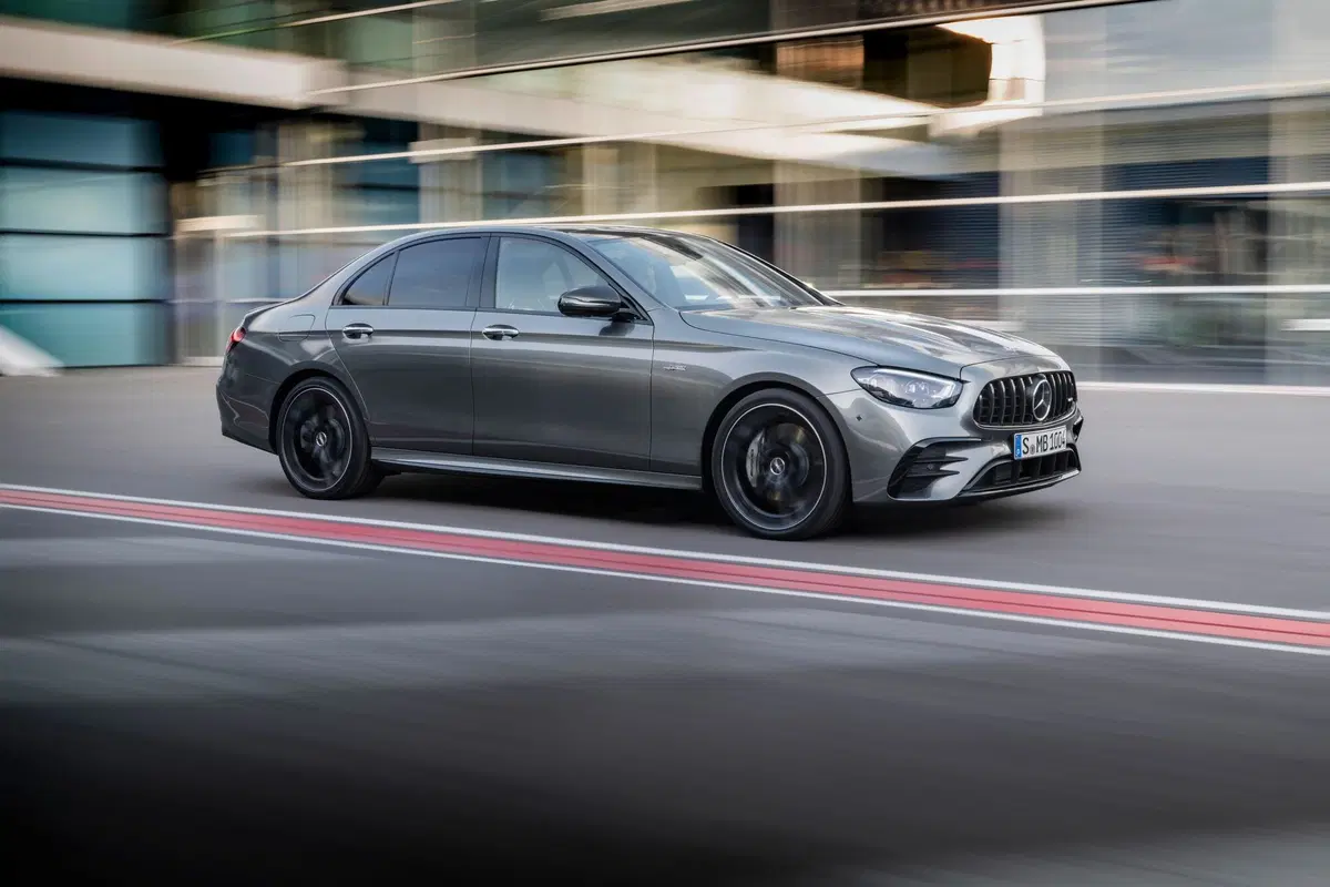 Mercedes AMG E 53 4MATIC+ Berlina (4)