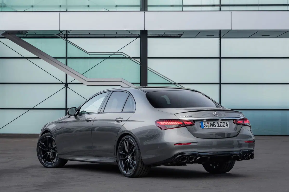 Mercedes AMG E 53 4MATIC+ Berlina (5)