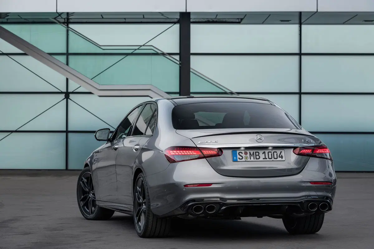 Mercedes AMG E 53 4MATIC+ Berlina (6)