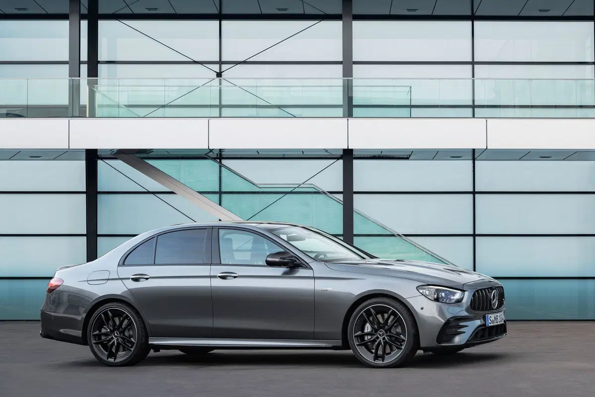 Mercedes AMG E 53 4MATIC+ Berlina (8)