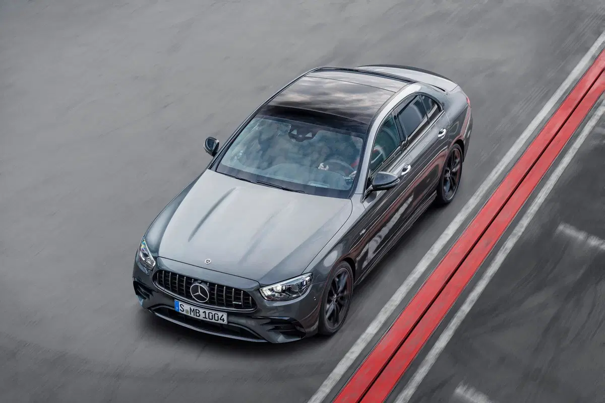 Mercedes AMG E 53 4MATIC+ Berlina (7)
