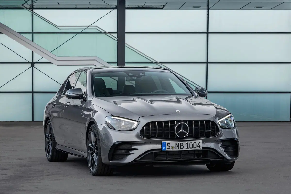 Mercedes AMG E 53 4MATIC+ Berlina (9)