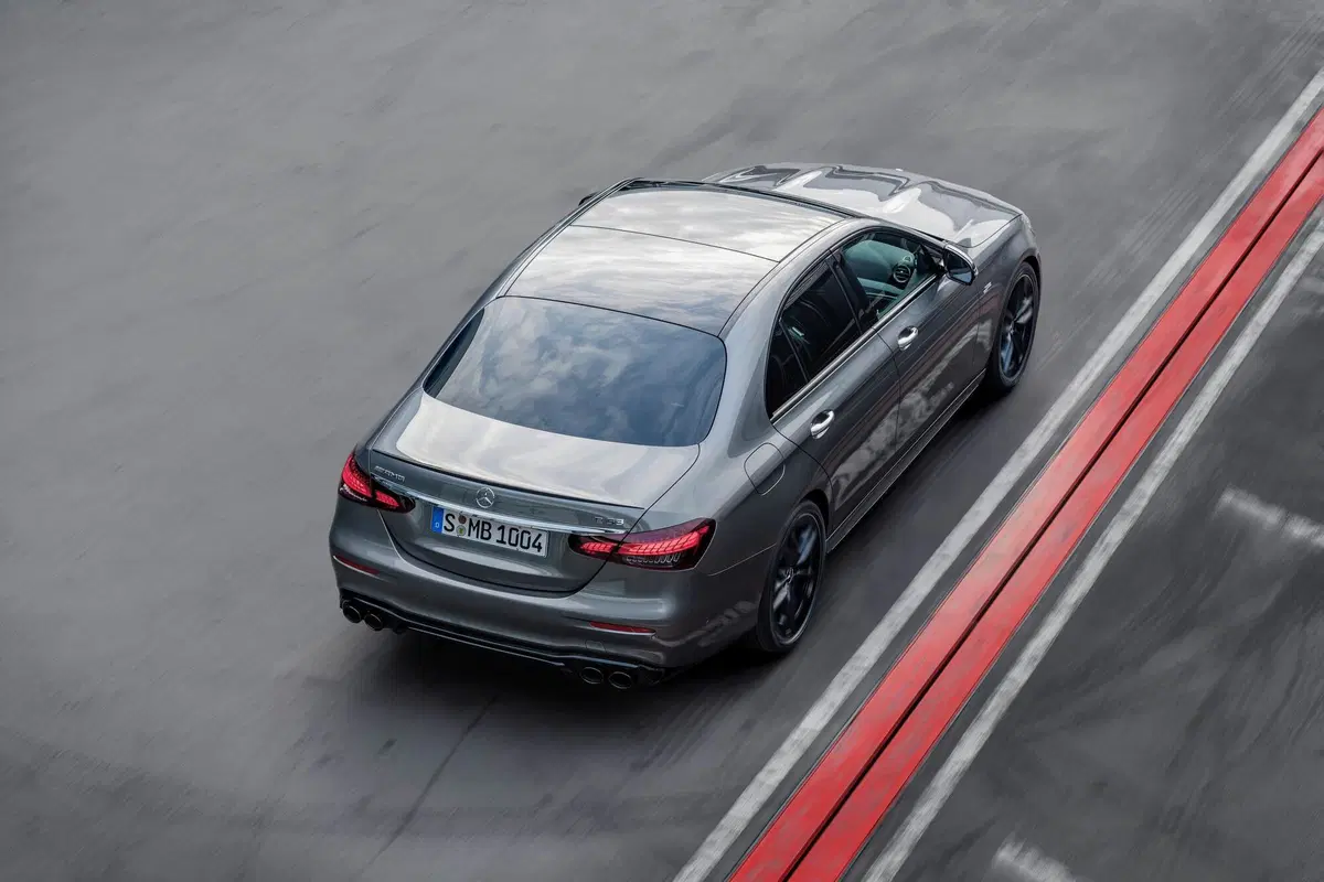 Mercedes AMG E 53 4MATIC+ Berlina (11)