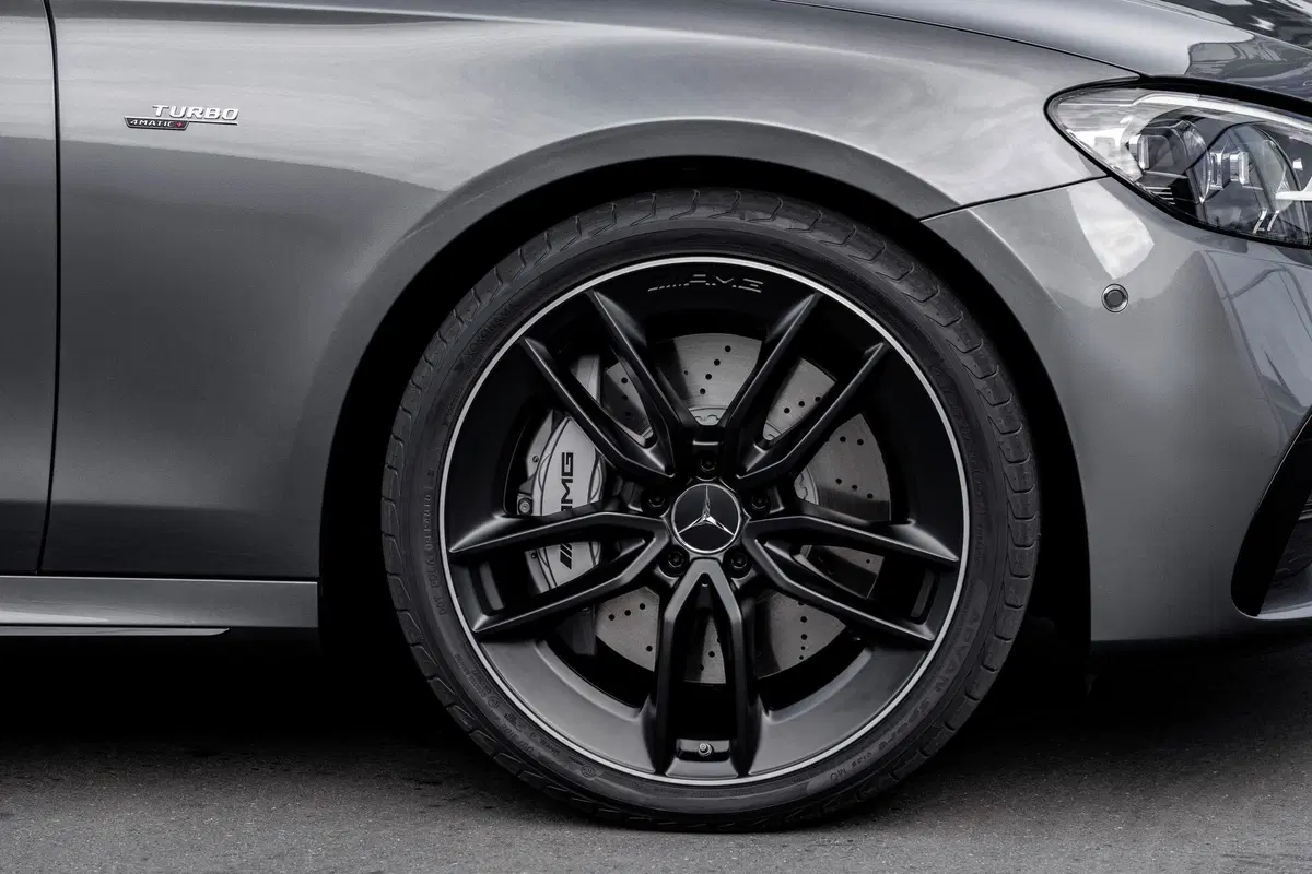 Mercedes AMG E 53 4MATIC+ Berlina (13)