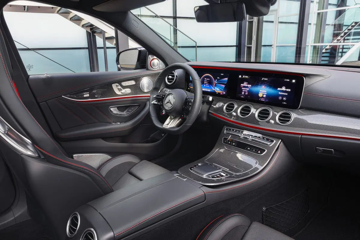 Mercedes AMG E 53 4MATIC+ Berlina (15)