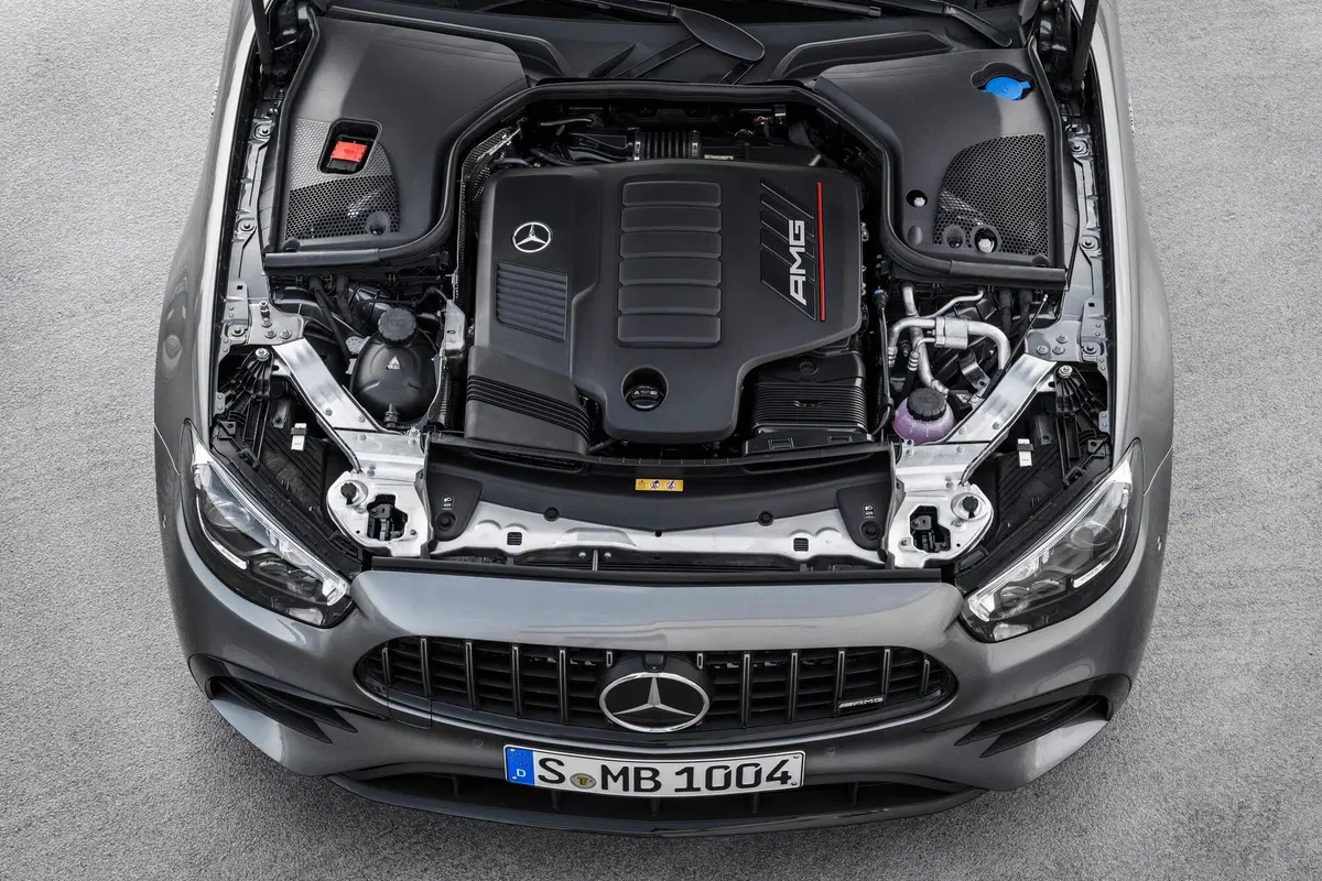 Mercedes AMG E 53 4MATIC+ Berlina (17)