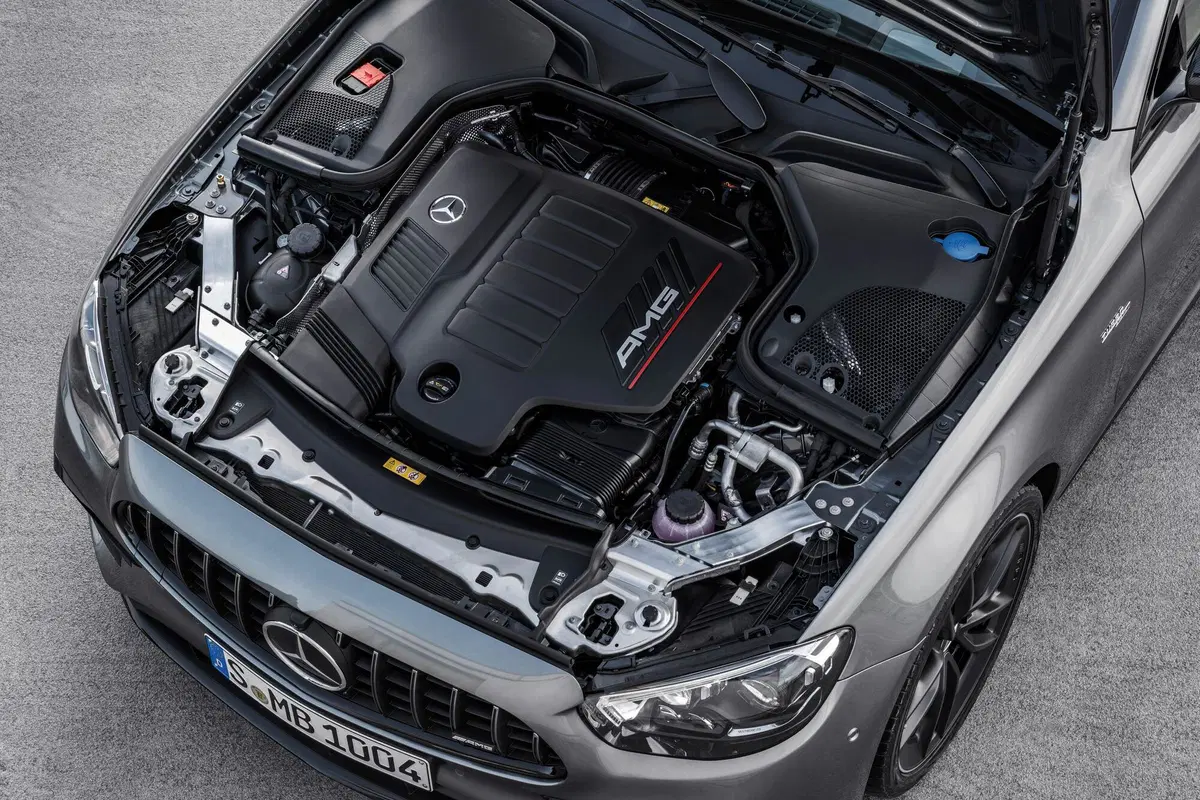 Mercedes AMG E 53 4MATIC+ Berlina (18)