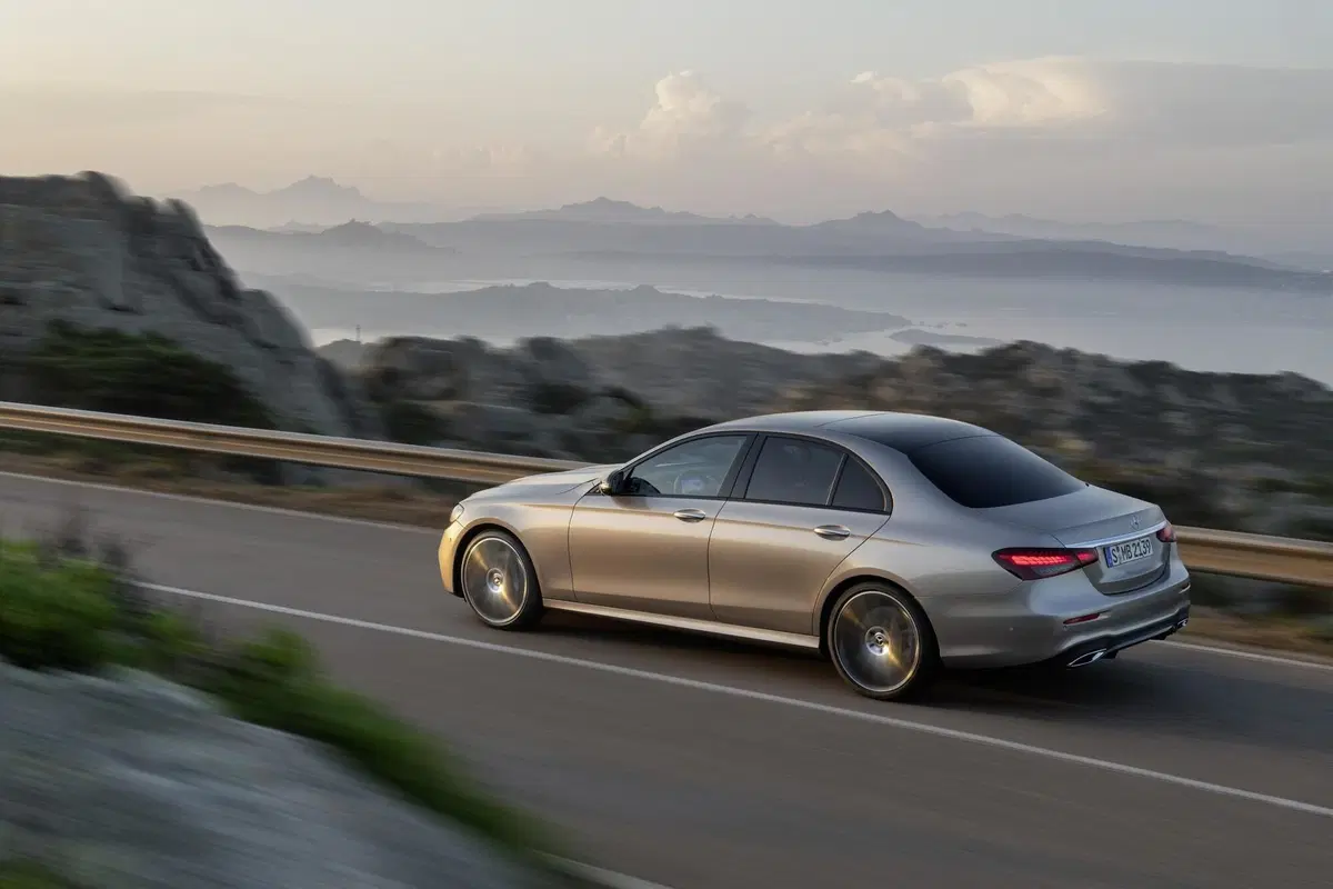 Mercedes Classe E 2020: restyling per la berlina tedesca (4)