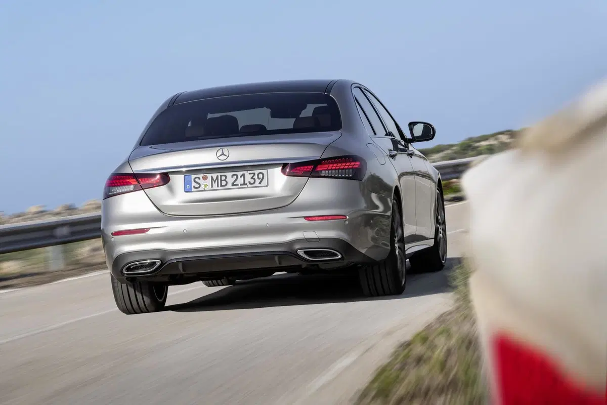 Mercedes Classe E 2020: restyling per la berlina tedesca (2)