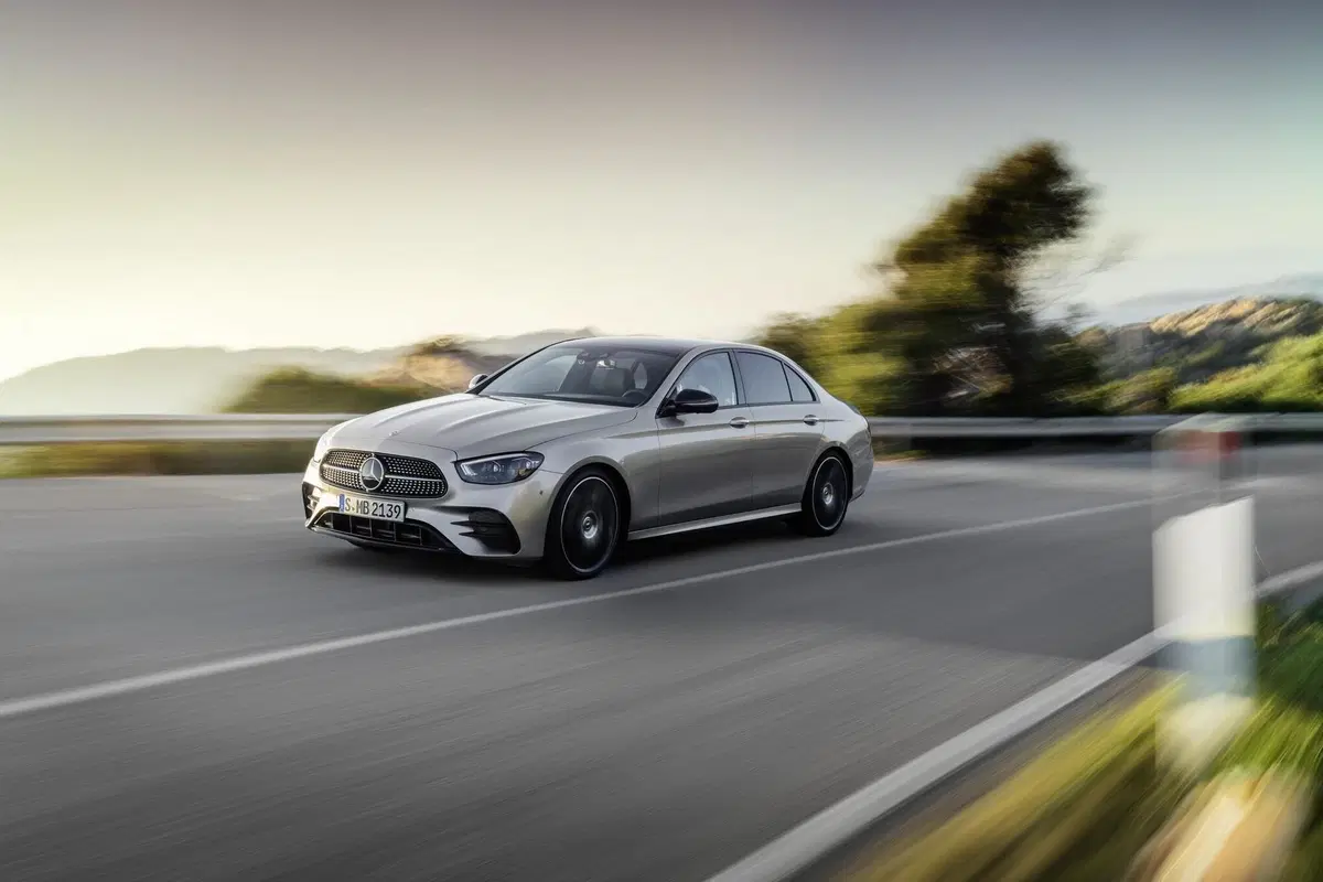 Mercedes Classe E 2020: restyling per la berlina tedesca (6)