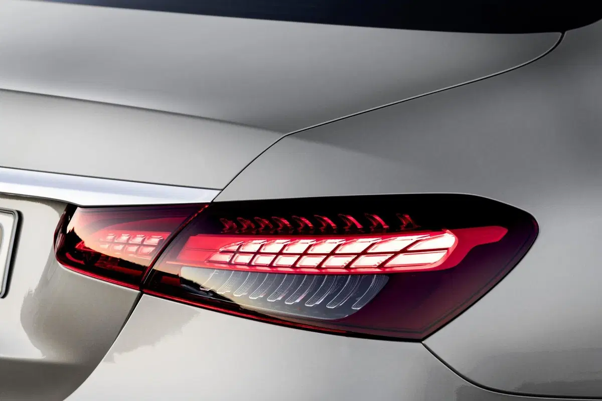 Mercedes Classe E 2020: restyling per la berlina tedesca (9)