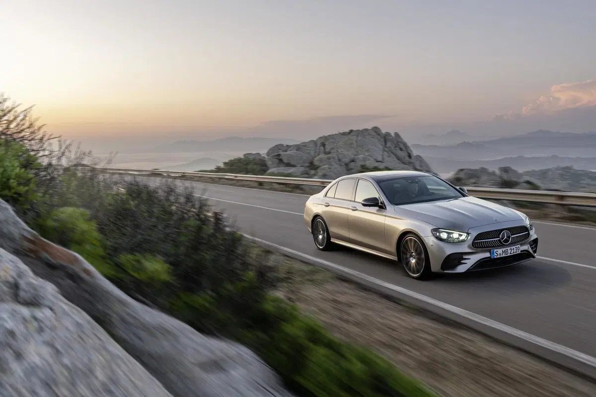 Mercedes Classe E 2020: restyling per la berlina tedesca (15)