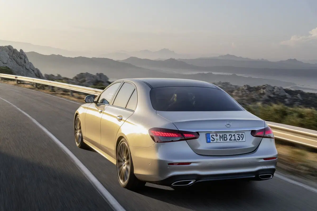 Mercedes Classe E 2020: restyling per la berlina tedesca (16)