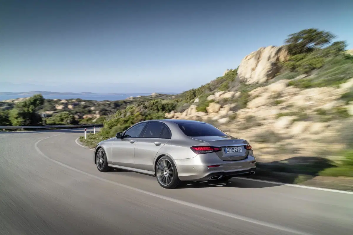 Mercedes Classe E 2020: restyling per la berlina tedesca (18)