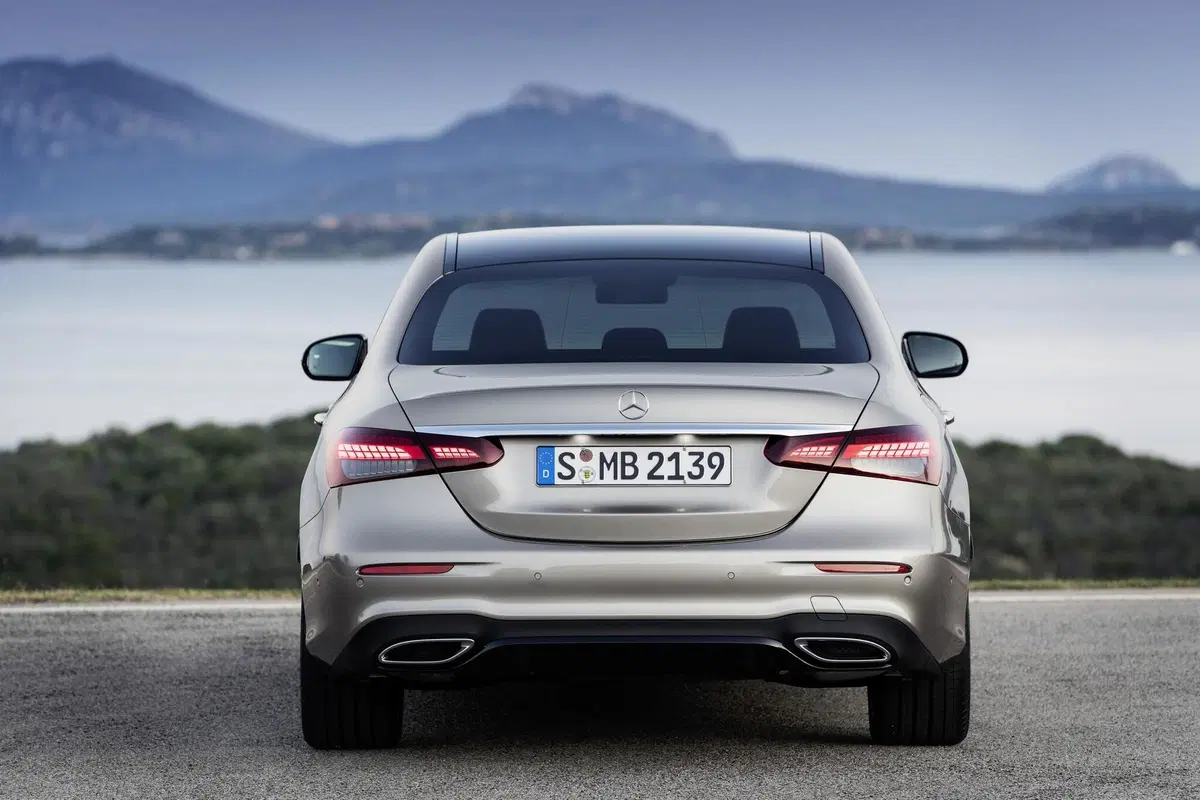 Mercedes Classe E 2020: restyling per la berlina tedesca (11)