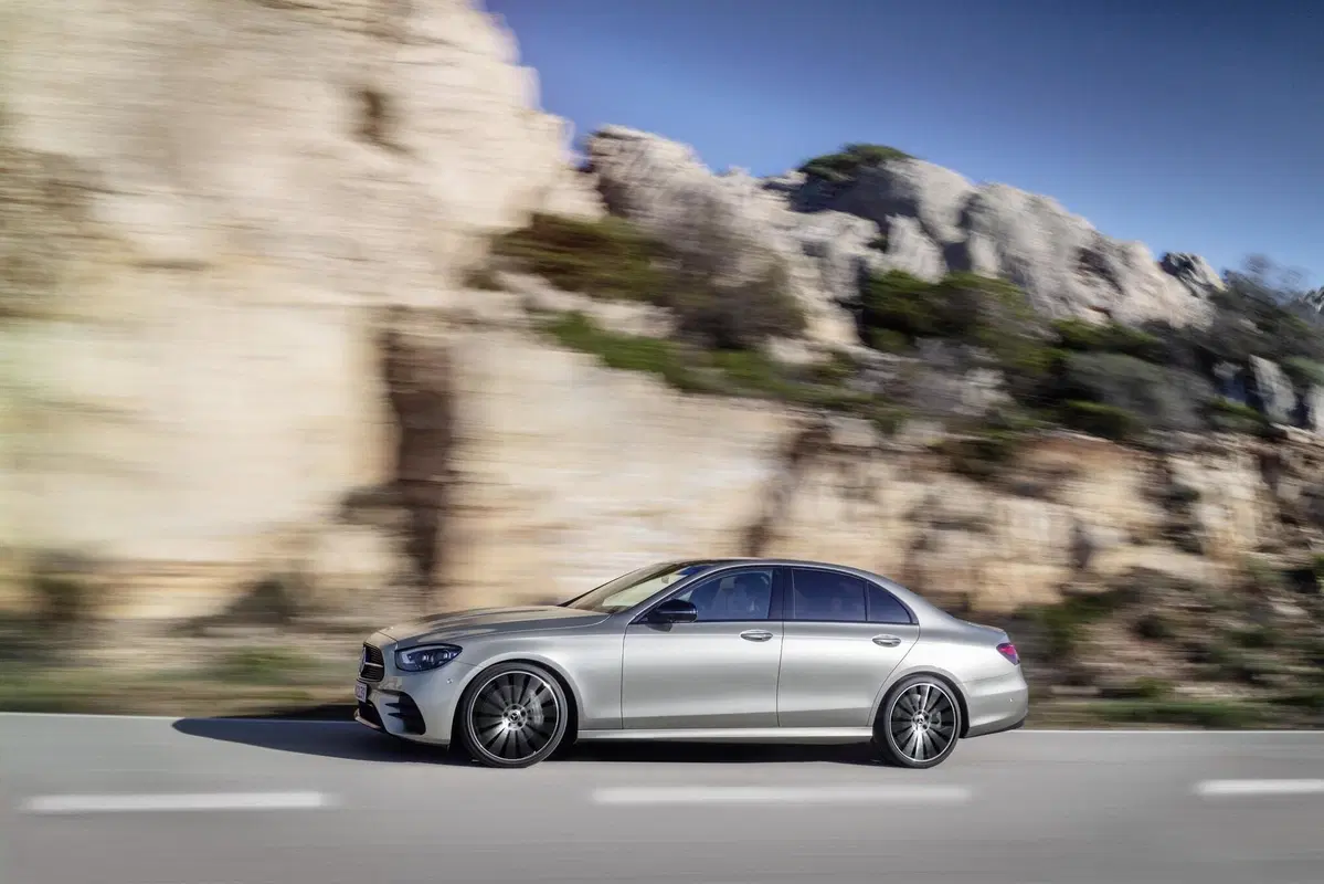 Mercedes Classe E 2020: restyling per la berlina tedesca (8)
