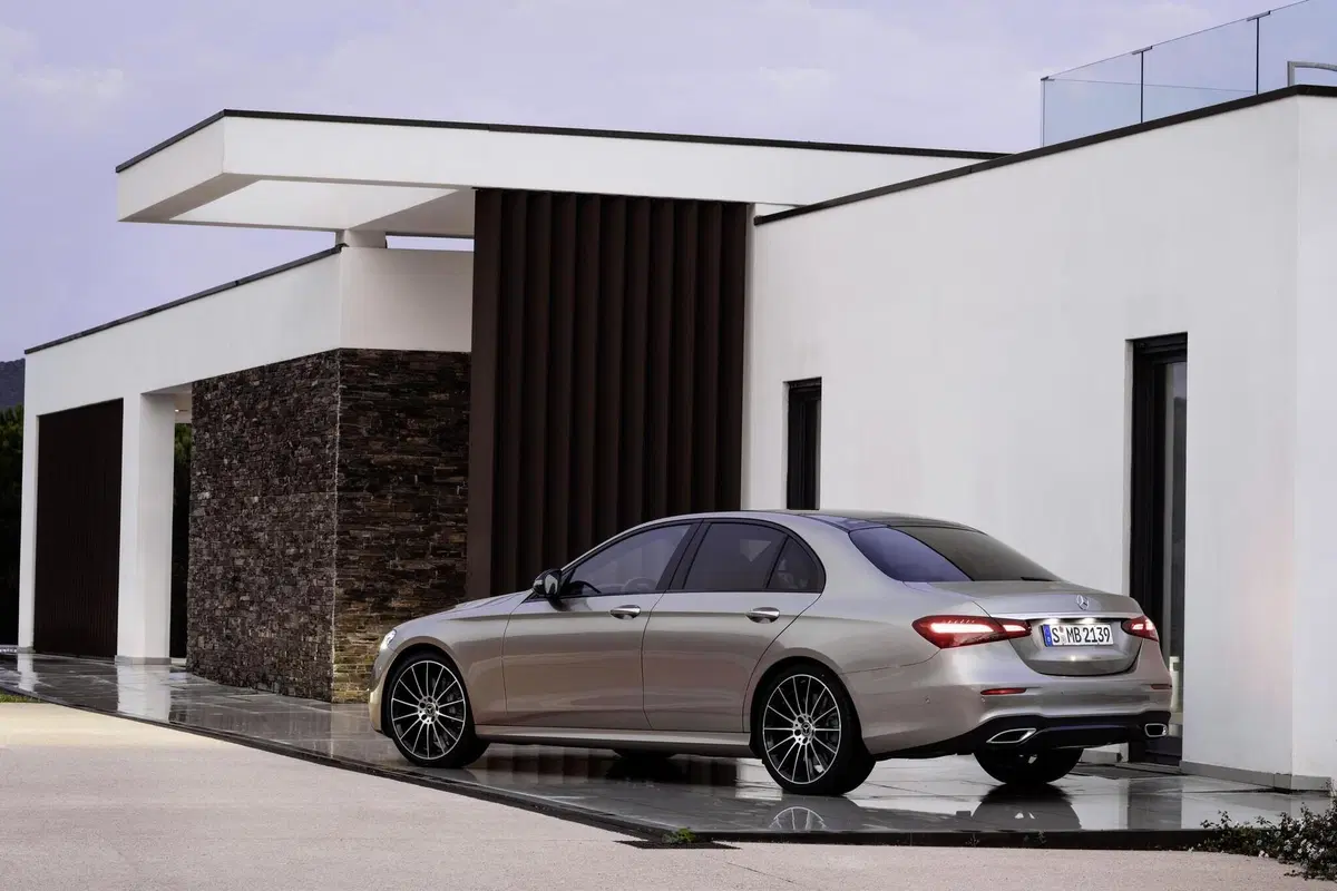 Mercedes Classe E 2020: restyling per la berlina tedesca (14)