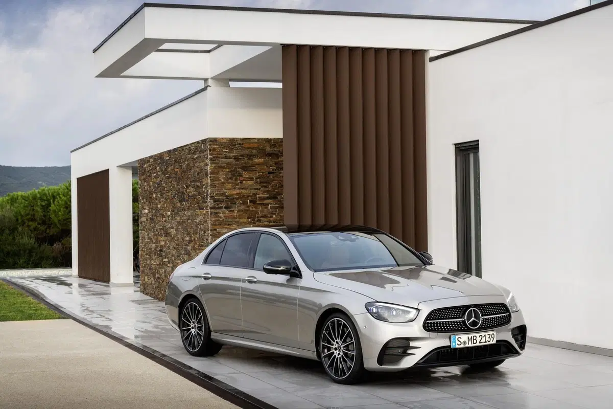 Mercedes Classe E 2020: restyling per la berlina tedesca (10)