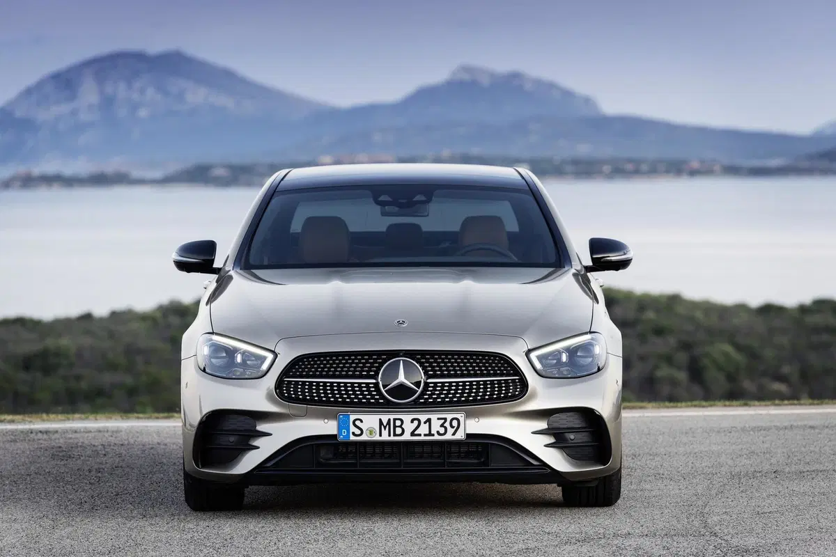 Mercedes Classe E 2020: restyling per la berlina tedesca (22)