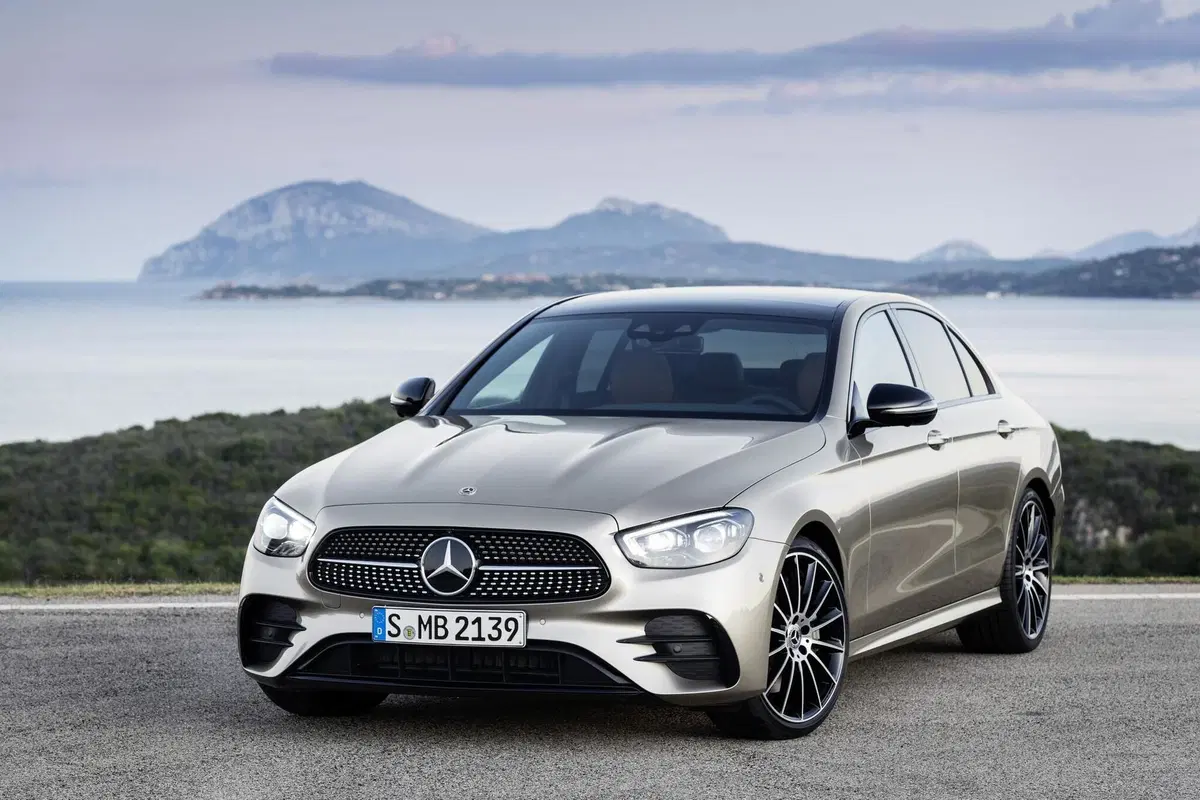 Mercedes Classe E 2020: restyling per la berlina tedesca (12)