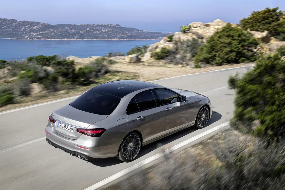 Mercedes Classe E 2020: restyling per la berlina tedesca (21)