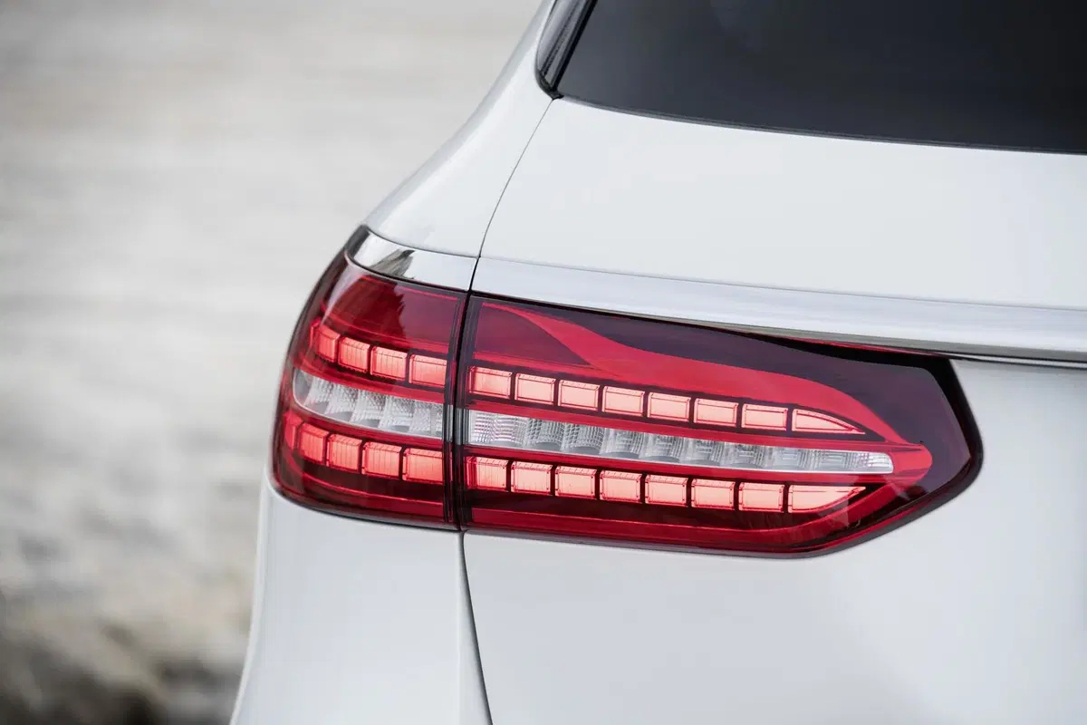 Mercedes Classe E 2020: restyling per la berlina tedesca (10)