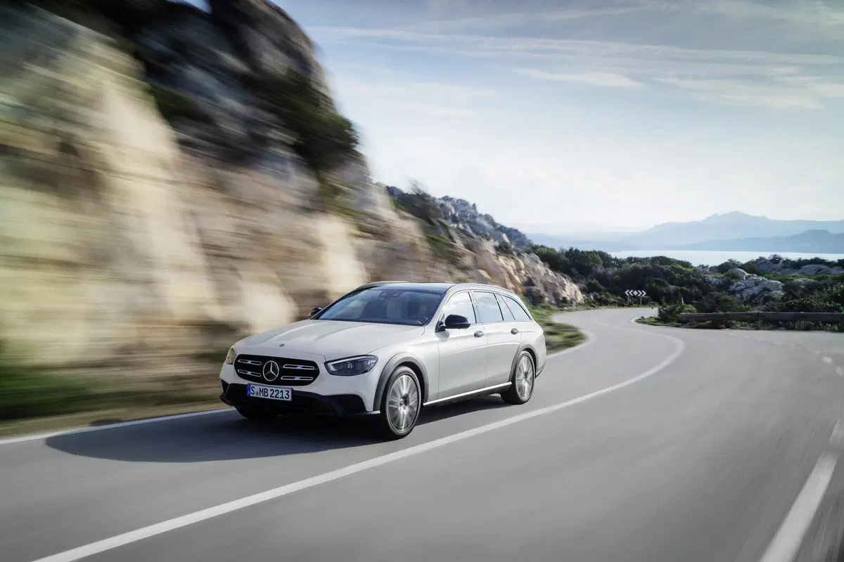 Mercedes Classe E 2020: restyling per la berlina tedesca (7)