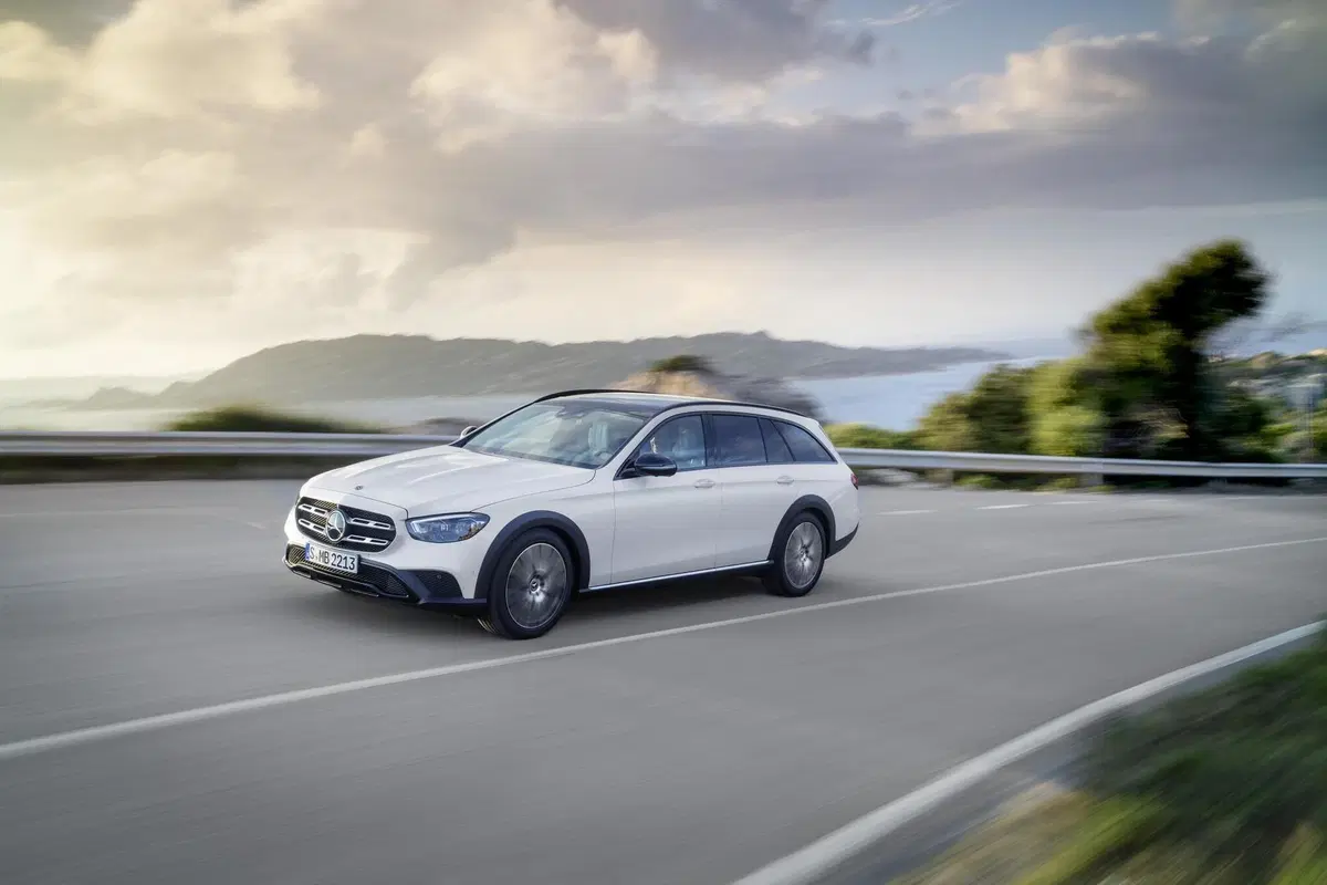 Mercedes Classe E 2020: restyling per la berlina tedesca (12)