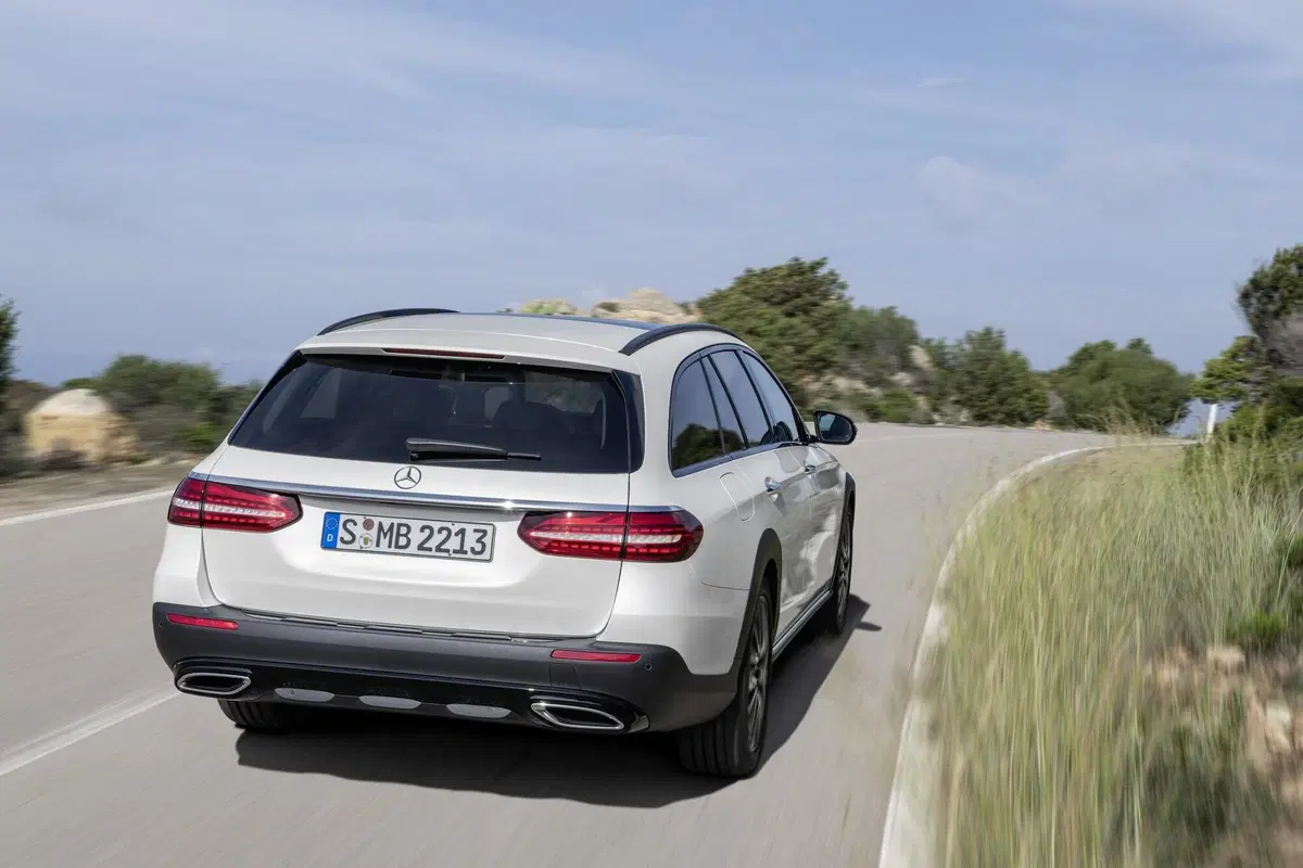 Mercedes Classe E 2020: restyling per la berlina tedesca (8)
