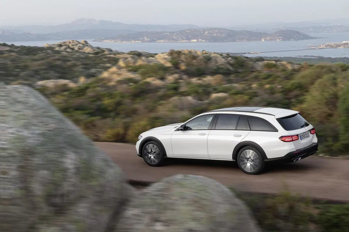Mercedes Classe E 2020: restyling per la berlina tedesca (14)