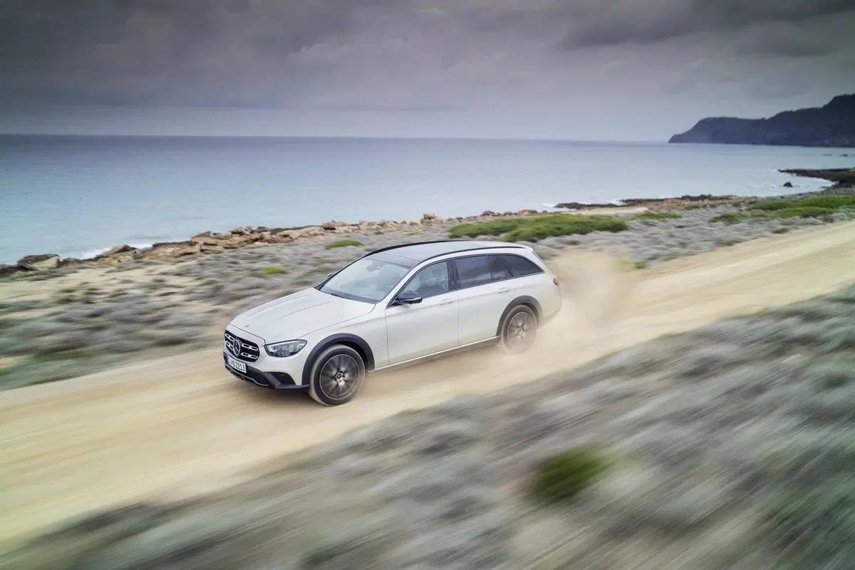 Mercedes Classe E 2020: restyling per la berlina tedesca (15)