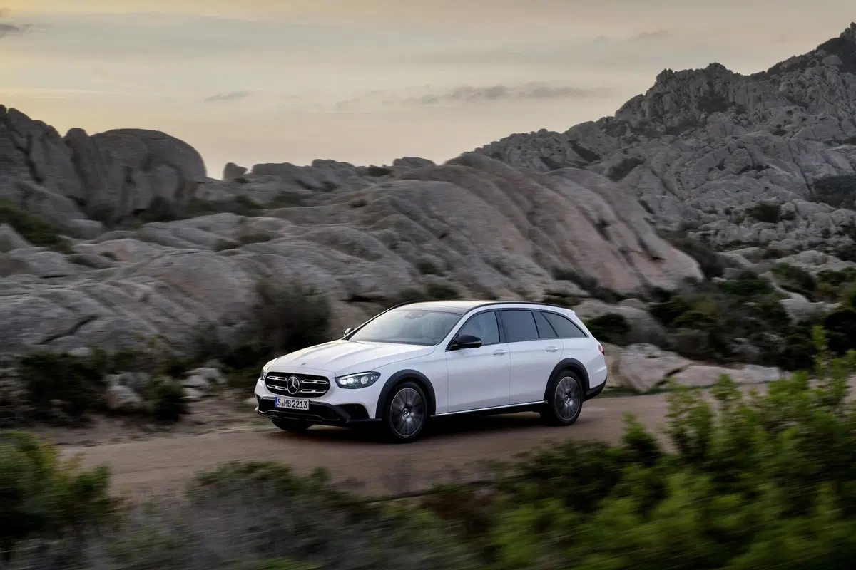 Mercedes Classe E 2020: restyling per la berlina tedesca (16)