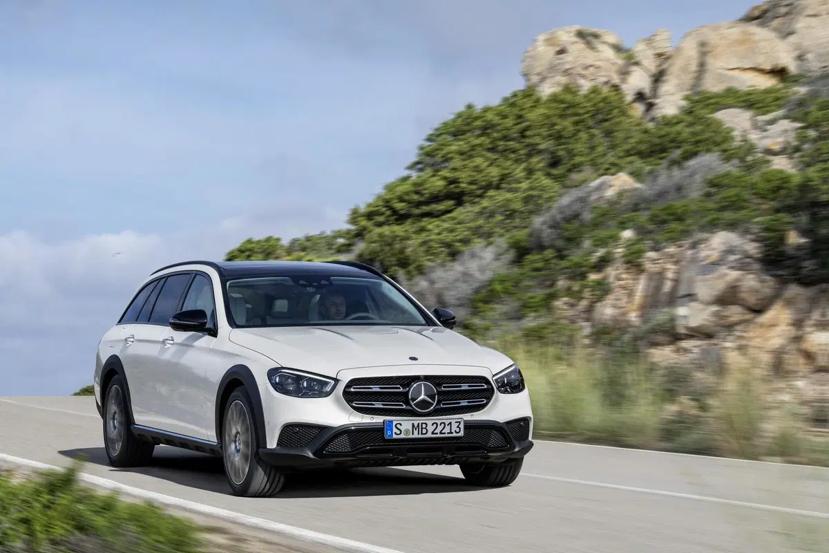 Mercedes Classe E 2020: restyling per la berlina tedesca (17)