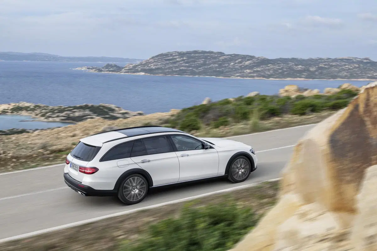 Mercedes Classe E 2020: restyling per la berlina tedesca (18)