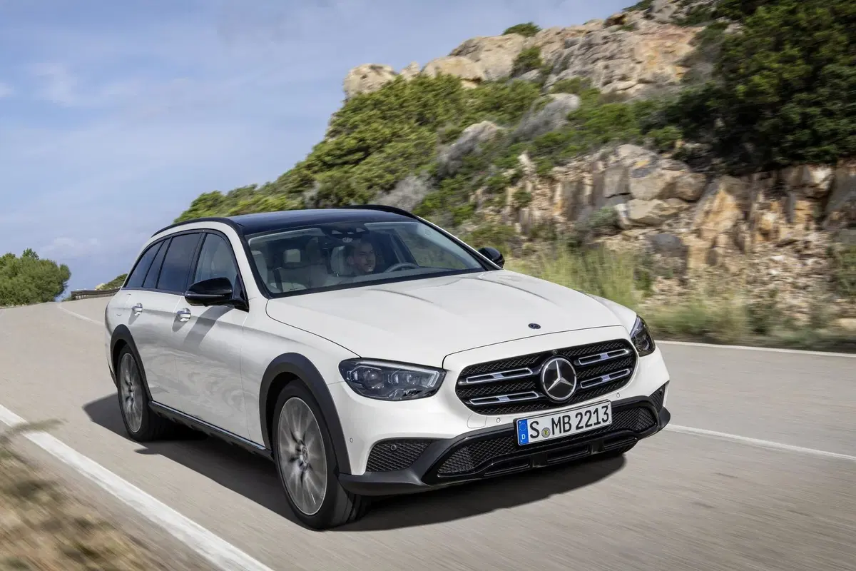 Mercedes Classe E 2020: restyling per la berlina tedesca (19)